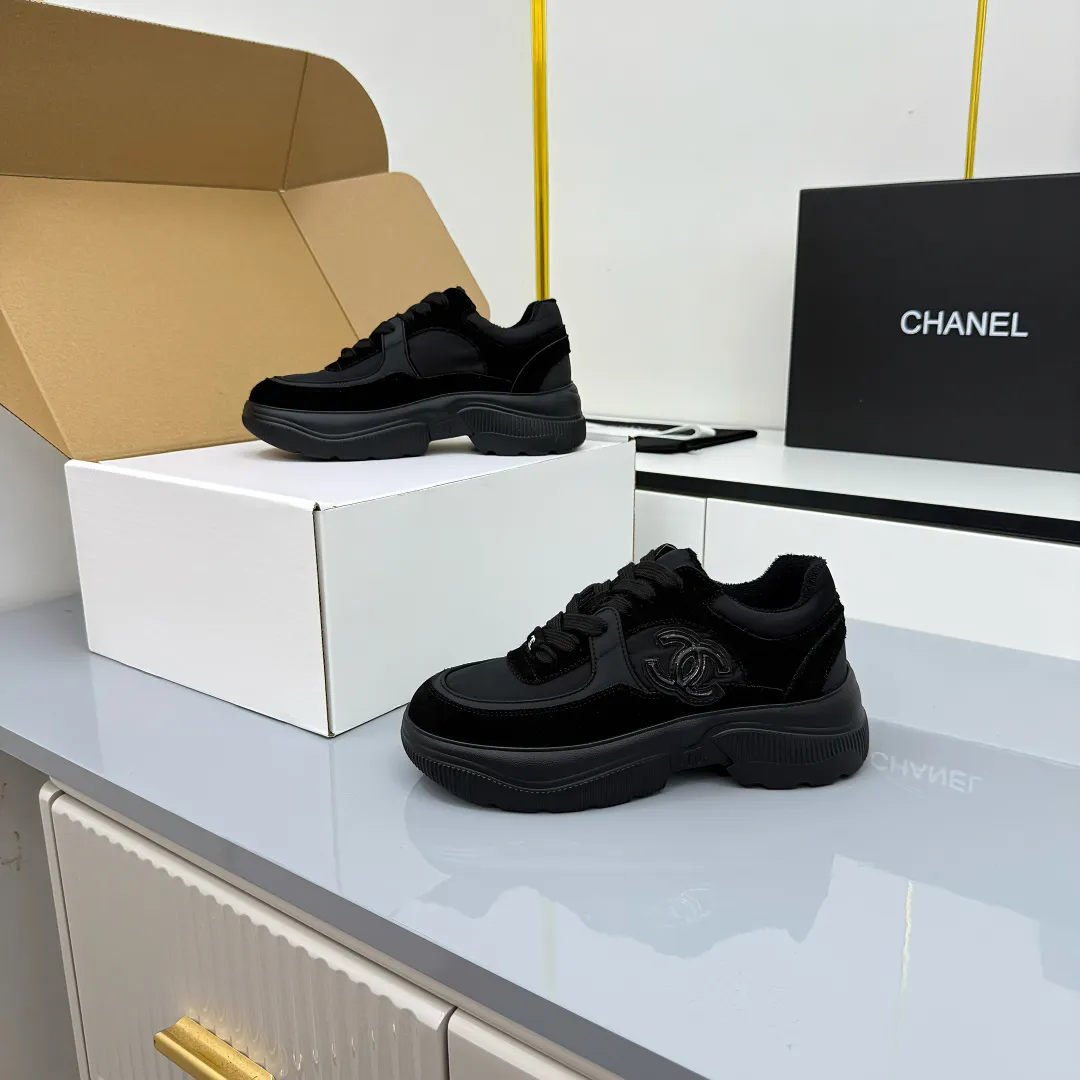 👟👟Ex-factory price 620👟👟 Chanel bread shoes ~ original calfskin panda shoes Chanel 25C latest hot style panda black and white sports shoes casual sneakers Xiaoxiang hot item classic black and white panda color coco girls must pay Fabric: original custom mixed sheepskin lining: original imported breathable mesh lining outsole: Original molded rubber + TPU combination Size: Women's 35-41